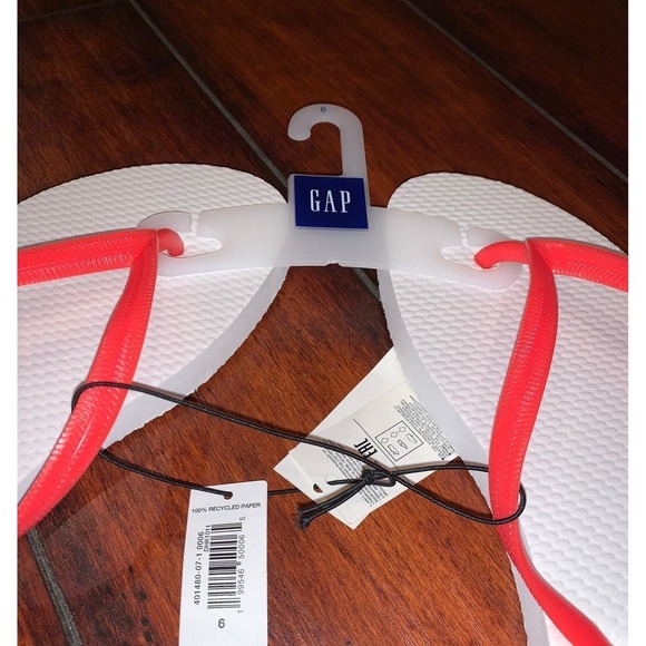 NWT GAPTRAVEL  Women's Flip Flops white & RED SANDALS Size 6 RETAIL $18 - Picture 4 of 4